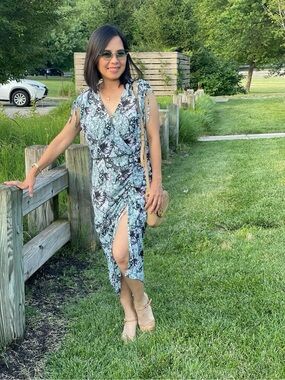 Bebe Floral Wrap Midi Dress in Mint Green size XS